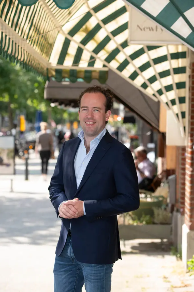 Bedrijfsmakelaar Simon Becker in het centrum van Rotterdam